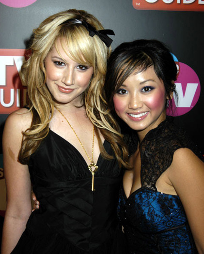 16561671_QWAMOSZBT - Ashley Tisdale si Brenda Song