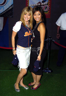 16561676_PDMLLBUCP - Ashley Tisdale si Brenda Song