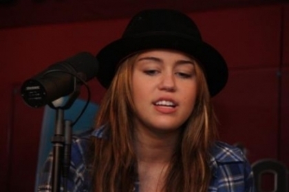 5 - Miley at Kiss FM