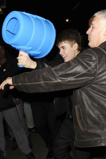 Justin+Bieber+Justin+Bieber+Jaden+Smith+La+5_TG24_NblBl - justin bieber 2011