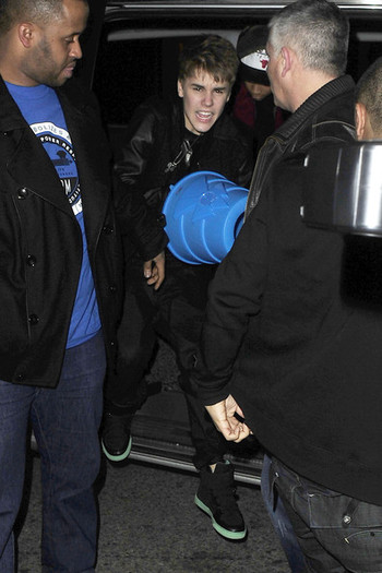 Justin+Bieber+Justin+Bieber+Jaden+Smith+La+hoDS8qhTiiSl - justin bieber 2011