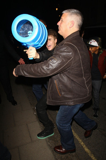 Justin+Bieber+Justin+Bieber+Jaden+Smith+London+9HaCEB3fkM1l - justin bieber 2011