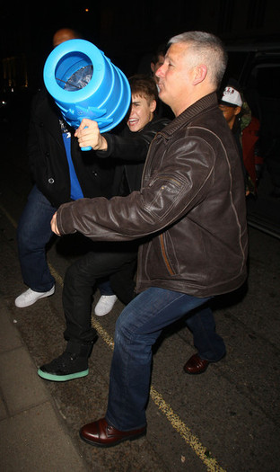 Justin+Bieber+Justin+Bieber+Jaden+Smith+London+rOfpRwqQlkYl - justin bieber 2011