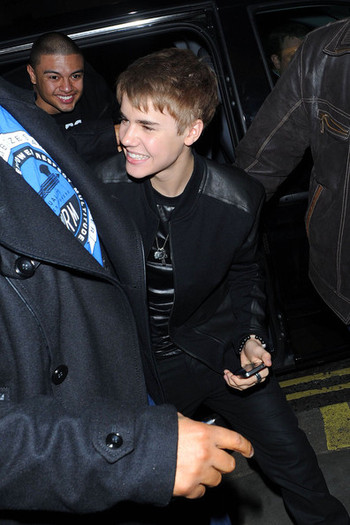 Justin+Bieber+Justin+Bieber+London+oIWHQQLlmnOl - justin bieber 2011