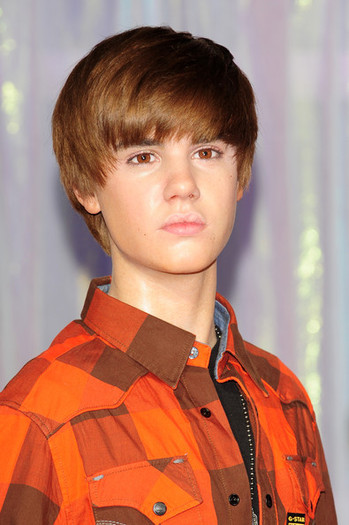 Justin+Bieber+Justin+Bieber+Madame+Tussauds+f-B77y5eXn0l - justin bieber 2011