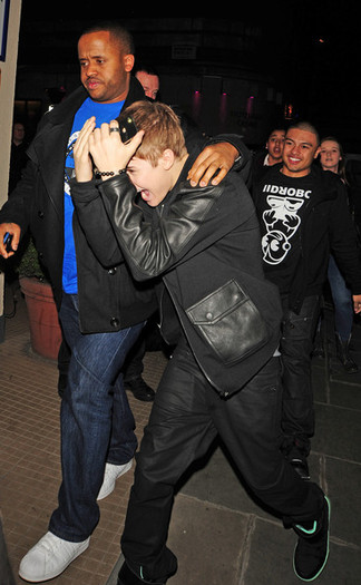 Justin+Bieber+Justin+Bieber+London+C6VP_TjvhZal - justin bieber 2011