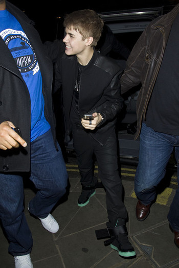 Justin+Bieber+Justin+Bieber+London+2+fOXtkcTJ0vtl - justin bieber 2011