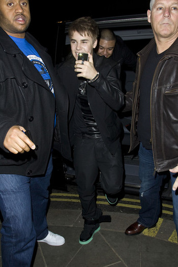 Justin+Bieber+Justin+Bieber+London+2+G3NwWwsUixyl - justin bieber 2011