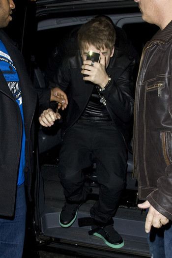 Justin+Bieber+Justin+Bieber+London+2+mmbSQGjhj8bl - justin bieber 2011