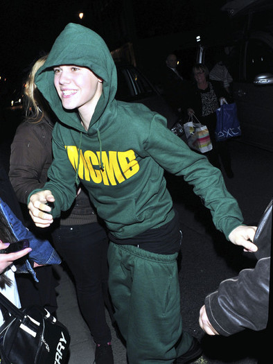 Justin+Bieber+Justin+Bieber+London+Hotel+-LbH6T_dGvll - Justin Bieber at a London Hotel