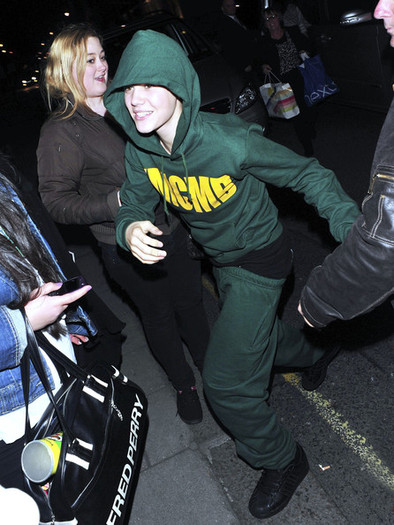 Justin+Bieber+Justin+Bieber+London+Hotel+TPZTLQassj8l - Justin Bieber at a London Hotel