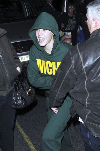 Justin+Bieber+Justin+Bieber+London+Hotel+wNAJDY559w8l - Justin Bieber at a London Hotel