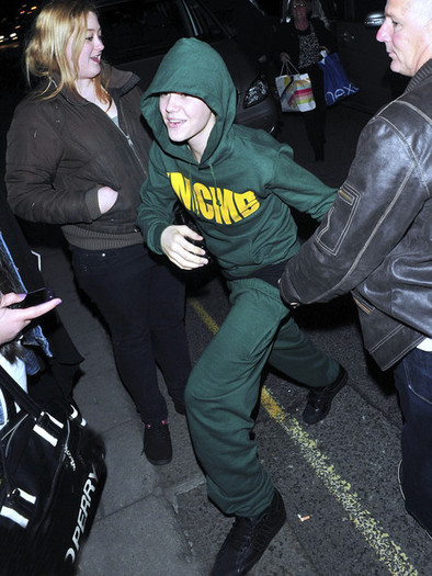 Justin+Bieber+Justin+Bieber+London+Hotel+xA-2Ala97xel - Justin Bieber at a London Hotel