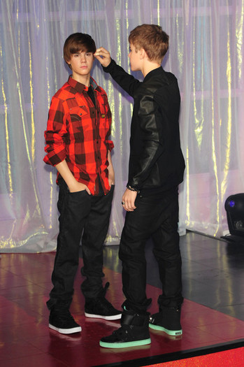 Justin+Bieber+Justin+Bieber+Madame+Tussauds+Ey8G6d0w-Vyl - Justin Bieber at Madame Tussauds 3