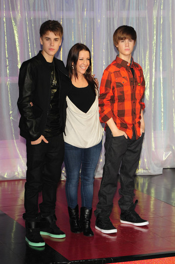 Justin+Bieber+Justin+Bieber+Madame+Tussauds+usYaMMIIMkol - Justin Bieber at Madame Tussauds 3