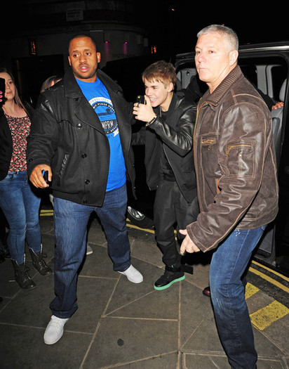 Justin+Bieber+Justin+Bieber+Performs+ypRUjlSo3y8l - Justin Bieber in London 2