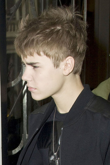 Justin+Bieber+Justin+Bieber+Leaves+Hotel+5AgFmpn-rmul - Justin Bieber Leaves His Hotel