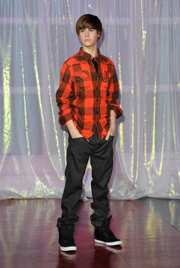 Justin+Bieber+Justin+Bieber+Unveils+Waxwork+J1urBOlFfZYl - Justin Bieber Unveils His Waxwork at Madame Tussauds