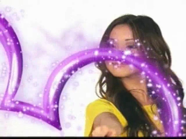 21114610_LCYFGICOM - Brenda Song Disney Channel intro 4