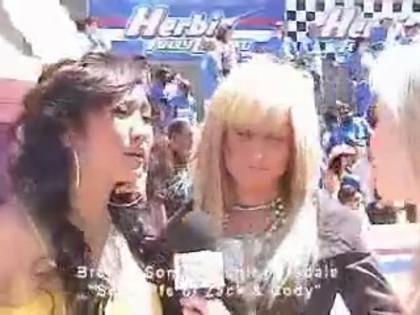 21196066_RZTIDPGBI - Brenda Song and Ashley Tisdale interviu