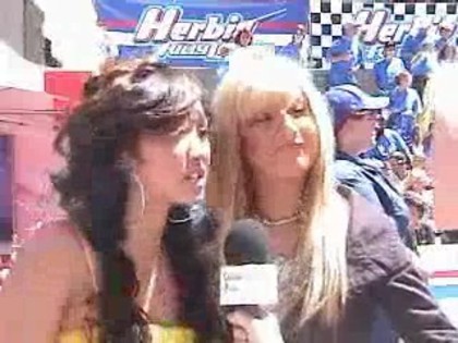 21196097_HAOWNLVBY - Brenda Song and Ashley Tisdale interviu