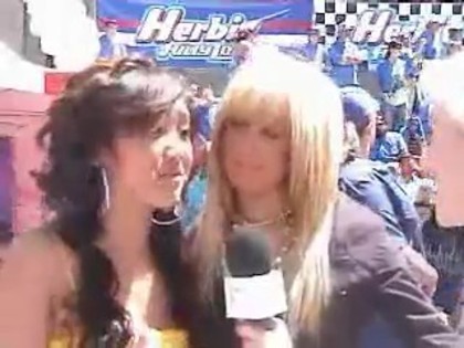 21196120_CBACCSYDT - Brenda Song and Ashley Tisdale interviu