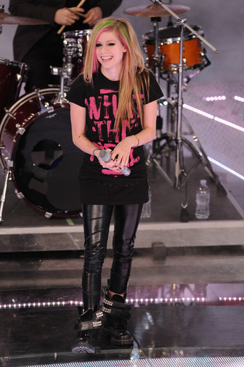 Avril Lavigne Sanremo 2011 61st Italian Song mEx3T2ydnSKl