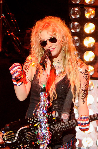 Kesha+Ke+ha+Performs+Concert+Madrid+6OL74J4YJF-l - kesha