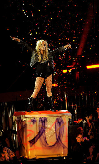 Kesha+40+Principales+Awards+2010+Gala+XB1RNDBBSidl - kesha