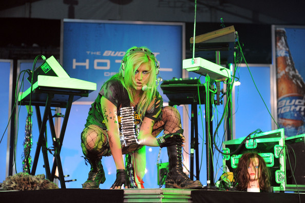 Kesha+Bud+Light+Hotel+Hosts+Performances+Nelly+-Bu2f-quDcul