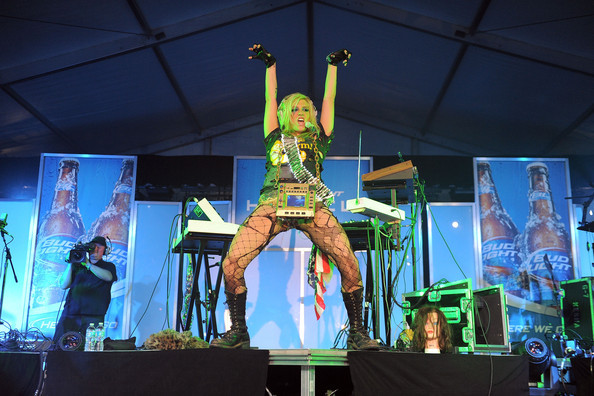 Kesha+Bud+Light+Hotel+Hosts+Performances+Nelly+G7urC0zNZjGl - for you