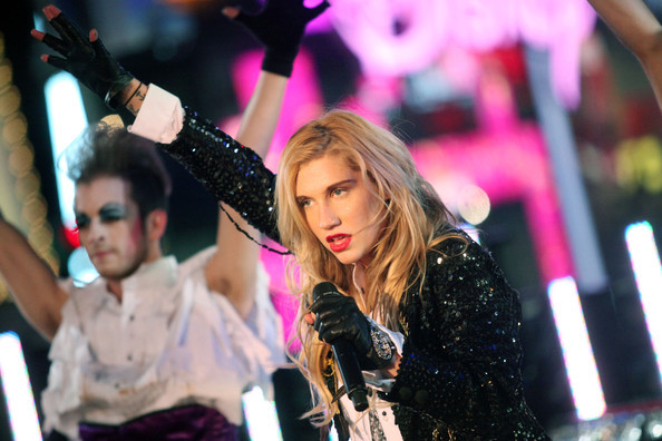 Kesha+2011+New+Year+Eve+Times+Square+_8MdizwSKJ-l