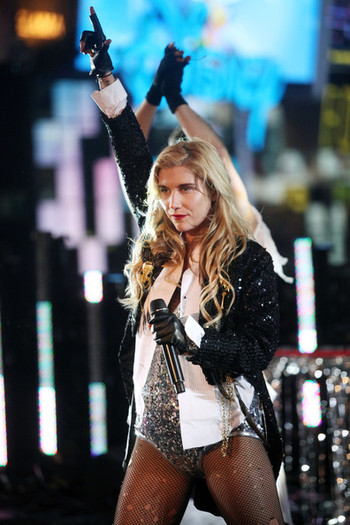 Kesha+2011+New+Year+Eve+Times+Square+Skwiq7p9t8jl