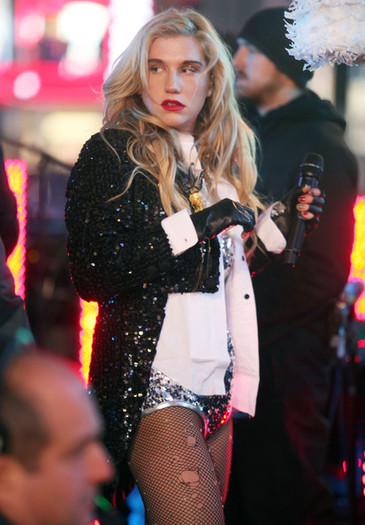 Kesha+2011+New+Year+Eve+Times+Square+ZRzWk0BJbLXl