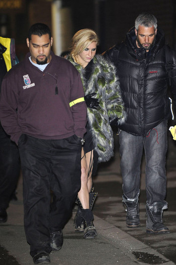 Kesha+Ke+ha+Leaves+O2+Arena+x-kxmHOGl_hl