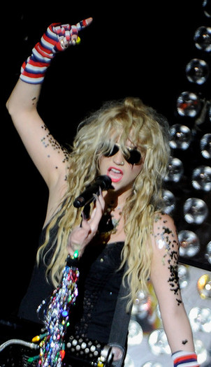 Kesha+Ke+ha+Performs+Concert+Madrid+bEeO9H6GU9rl - for you