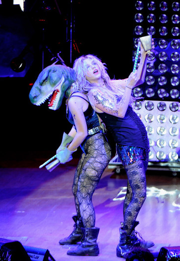 Kesha+Ke+ha+Performs+Concert+Madrid+hcaUL3G5VGWl - for you