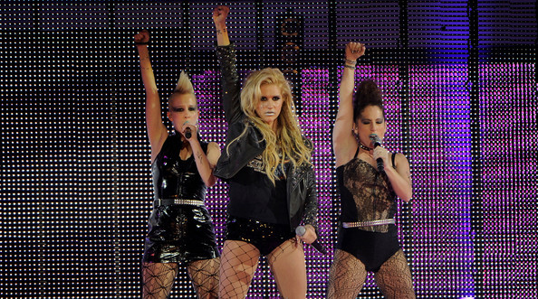 Kesha+40+Principales+Awards+2010+Gala+laxnJv1-Hgwl