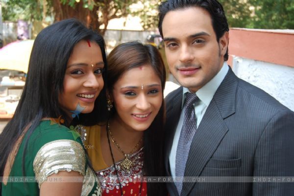 Alekh with Sadhna and Ragini - sara khan