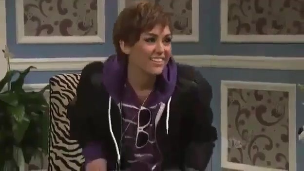 Miley Cyrus  as Justin Bieber  SNL 0605 - 0-0 Miley Cyrus as Justin Bieber  SNL