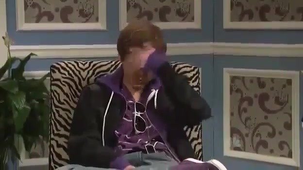 Miley Cyrus  as Justin Bieber  SNL 0642
