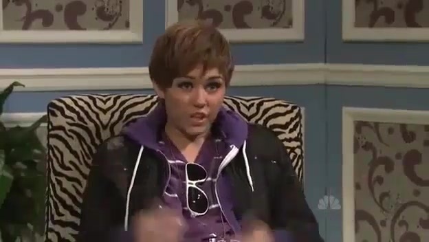 Miley Cyrus  as Justin Bieber  SNL 0668
