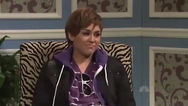 Miley Cyrus  as Justin Bieber  SNL 0673