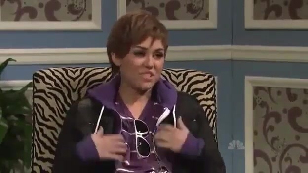 Miley Cyrus  as Justin Bieber  SNL 0674
