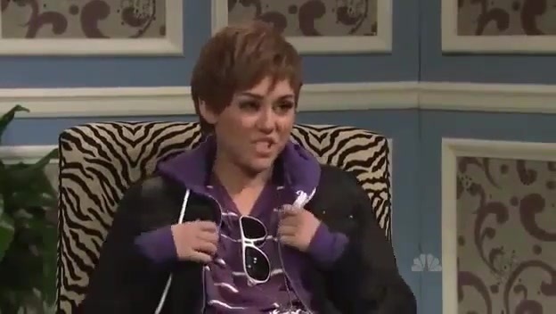 Miley Cyrus  as Justin Bieber  SNL 0675