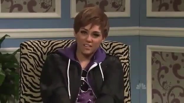 Miley Cyrus  as Justin Bieber  SNL 0687