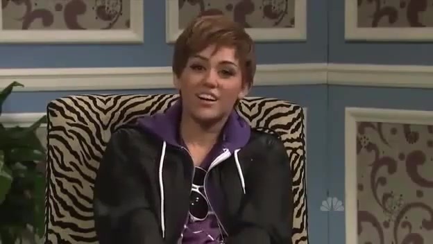 Miley Cyrus  as Justin Bieber  SNL 0690