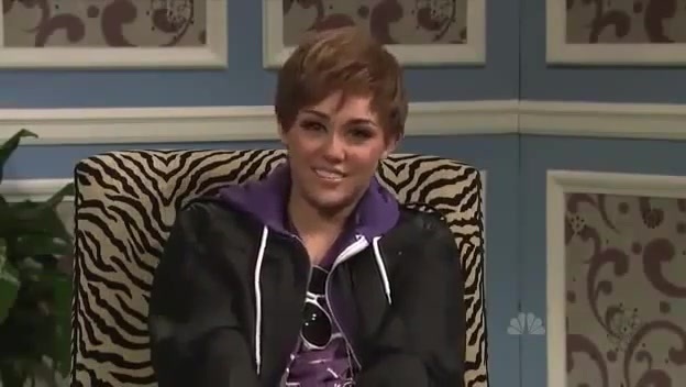 Miley Cyrus  as Justin Bieber  SNL 0694