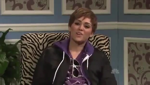 Miley Cyrus  as Justin Bieber  SNL 0749