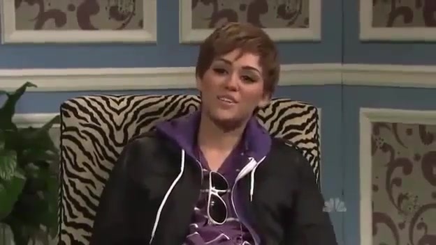 Miley Cyrus  as Justin Bieber  SNL 0750